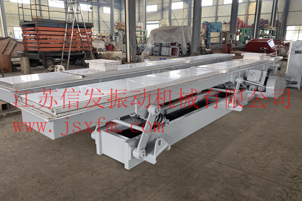 慣性振動(dòng)輸送機(jī)（連桿式振動(dòng)輸送機(jī)）的技術(shù)優(yōu)勢(shì)特點(diǎn)
